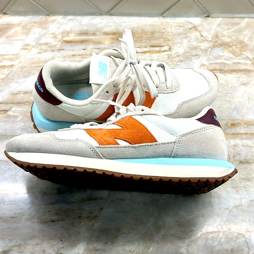 New Balance 237’s White, Burnt orange and light blue sneakers. Women sz 9.